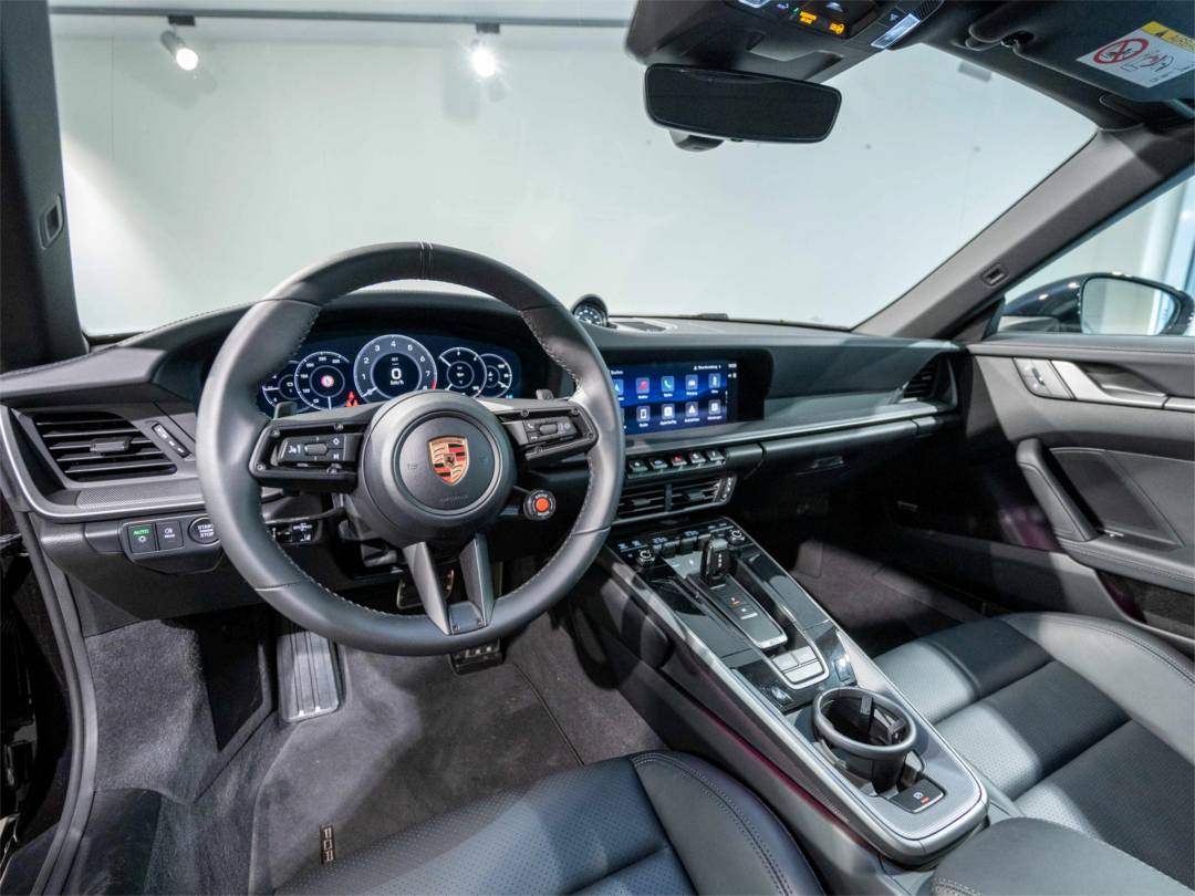 Carrera Cabriolet — Exterior