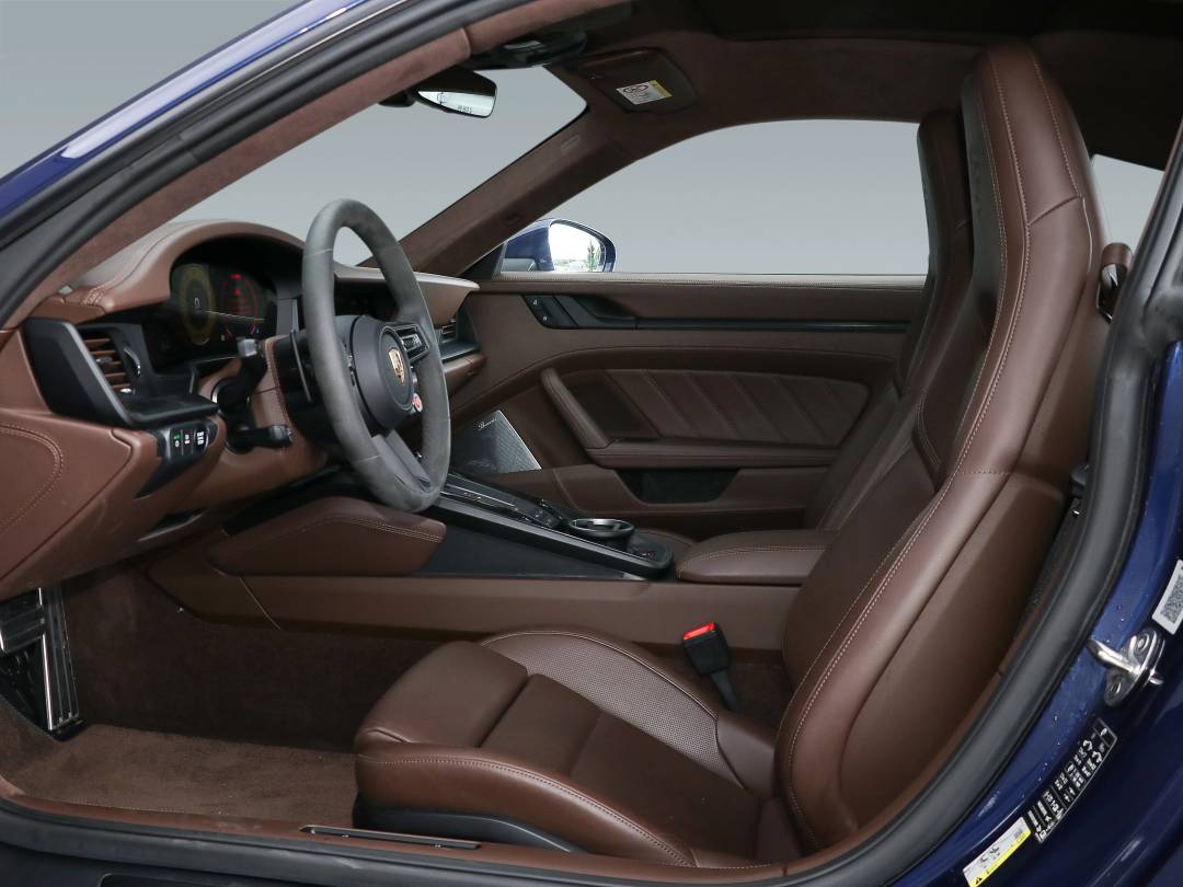 Carrera GTS T-Hybrid — Interior