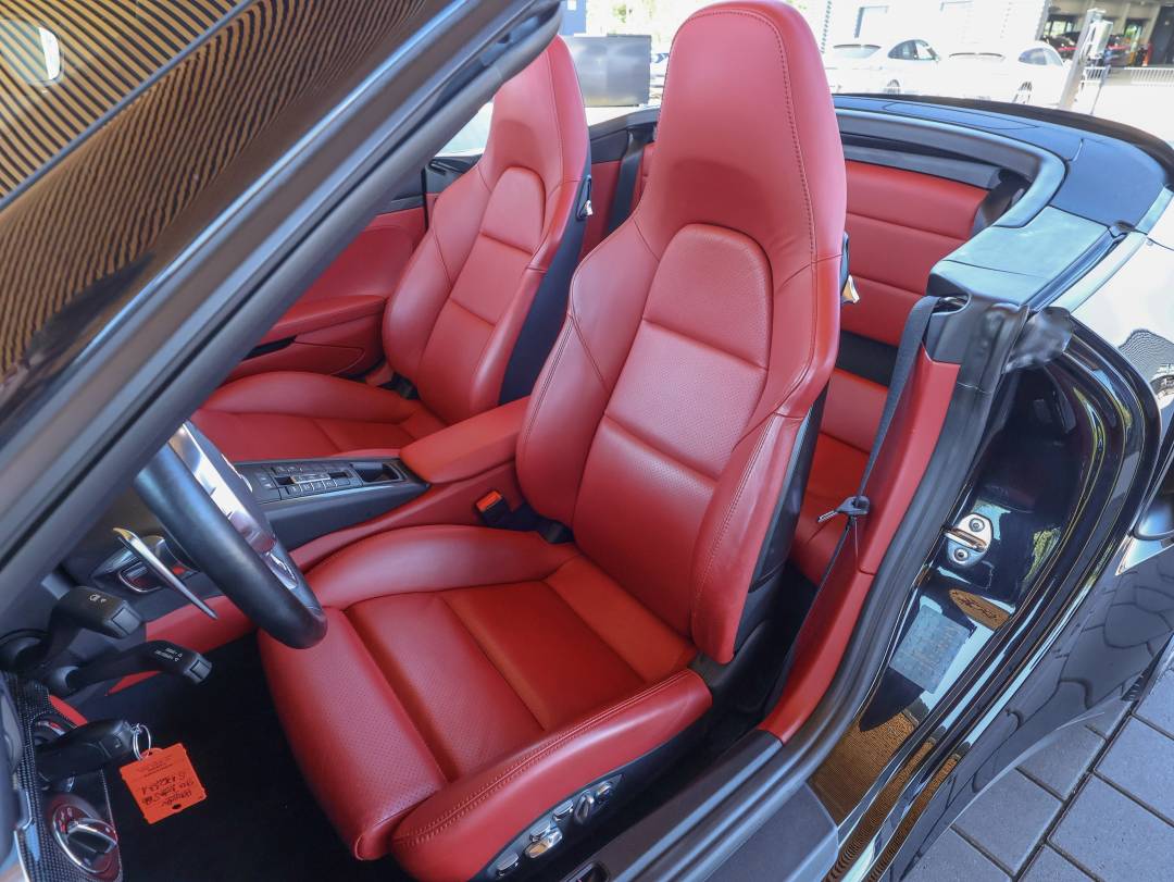 Turbo S Cabriolet — Interior