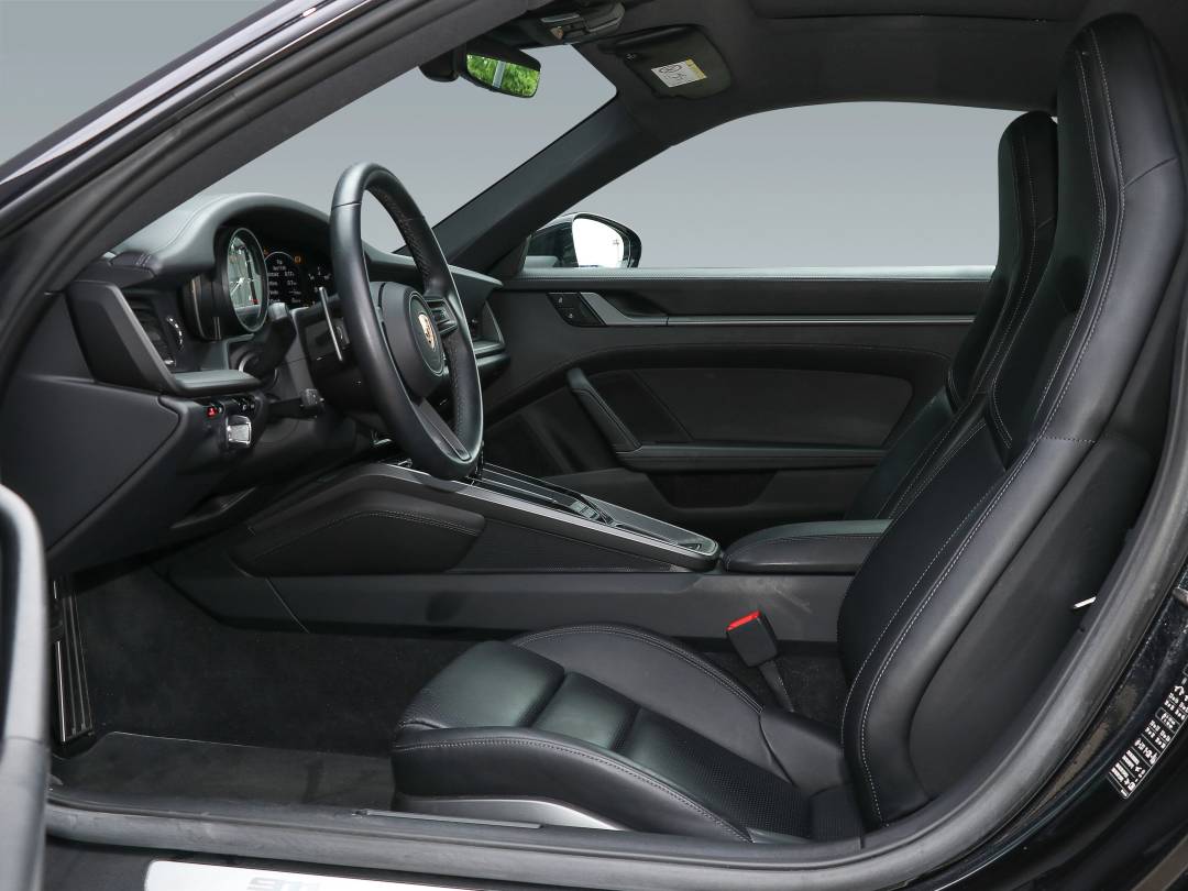 Carrera 4 — Interior
