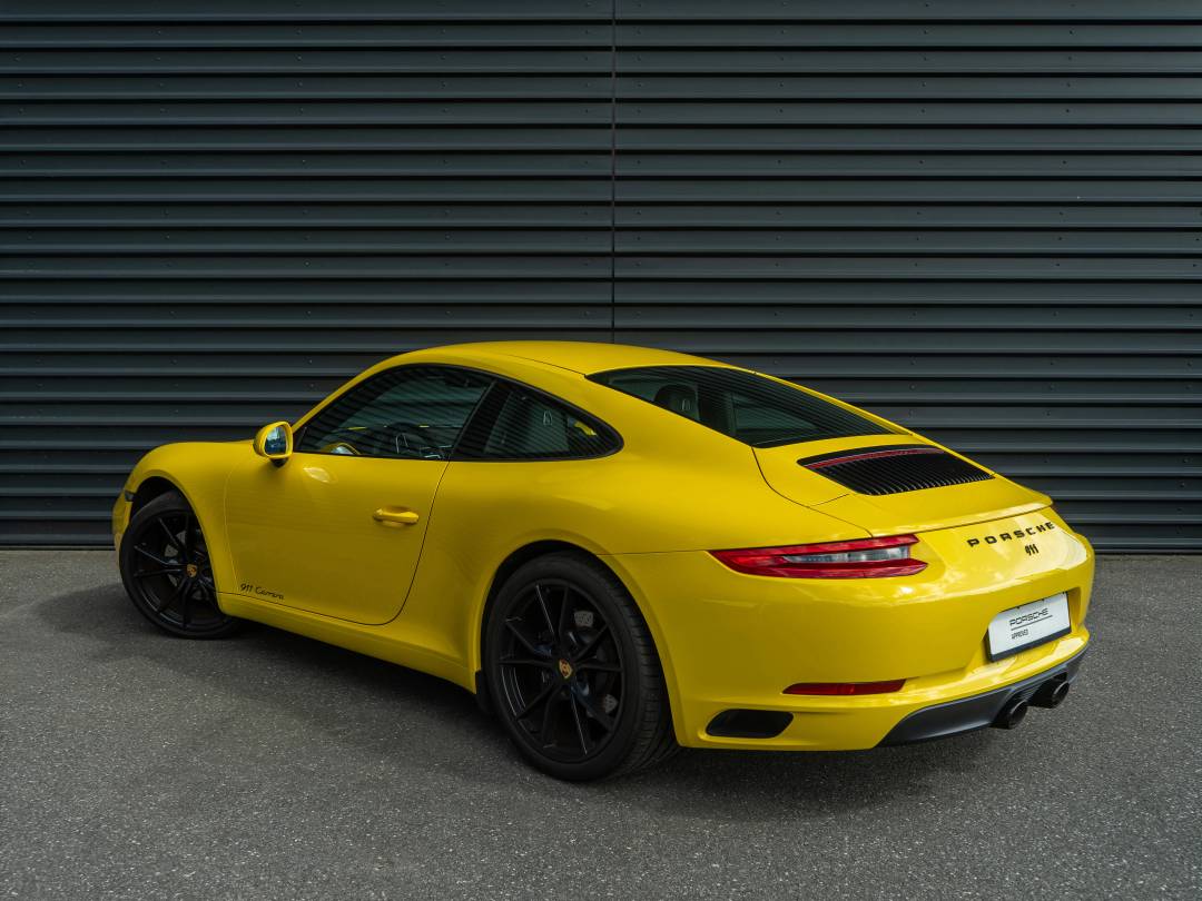 Carrera — Exterior