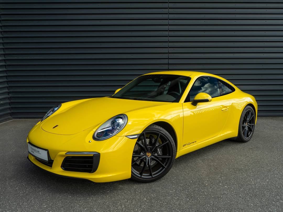 Carrera — Exterior