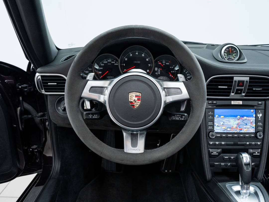 Carrera GTS Cabriolet — Interior
