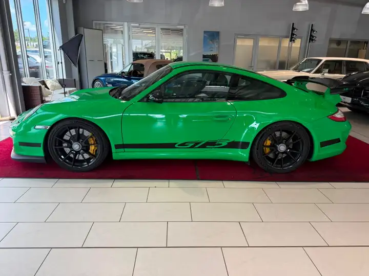 GT3 — Exterior