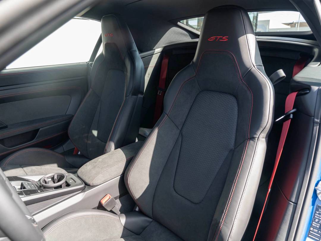Carrera GTS T-Hybrid Cabriolet — Interior