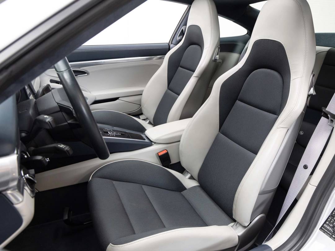 Carrera S — Interior