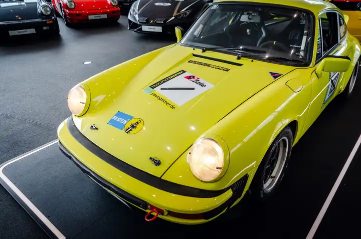 911 S 2.7 — Exterior