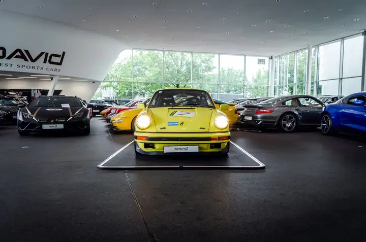 911 S 2.7 — Exterior