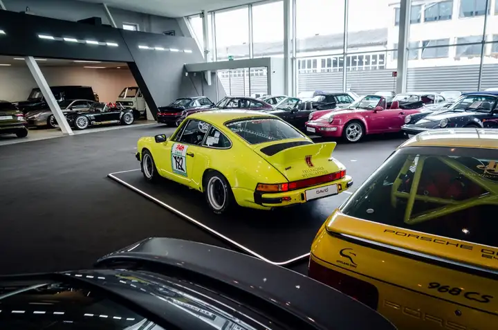 911 S 2.7 — Exterior