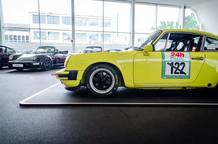 911 S 2.7 — Exterior