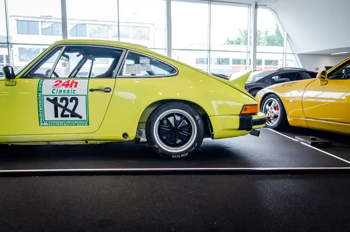 911 S 2.7 — Exterior