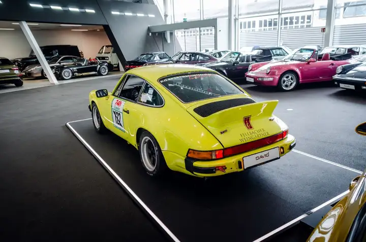 911 S 2.7 — Exterior