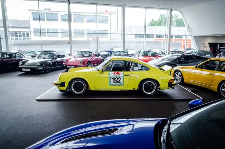 911 S 2.7 — Exterior