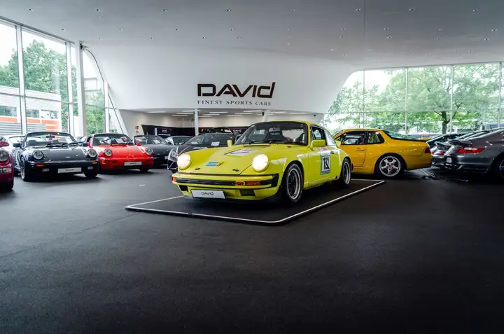 911 S 2.7 — Exterior
