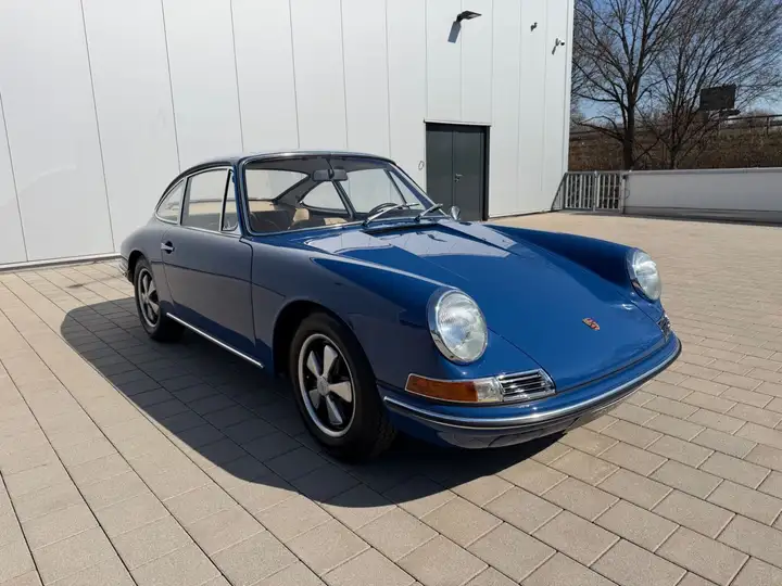 911 L — Exterior