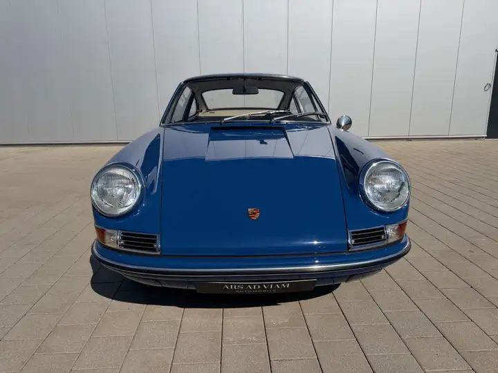 911 L — Exterior