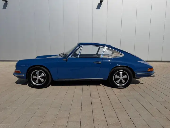 911 L — Exterior