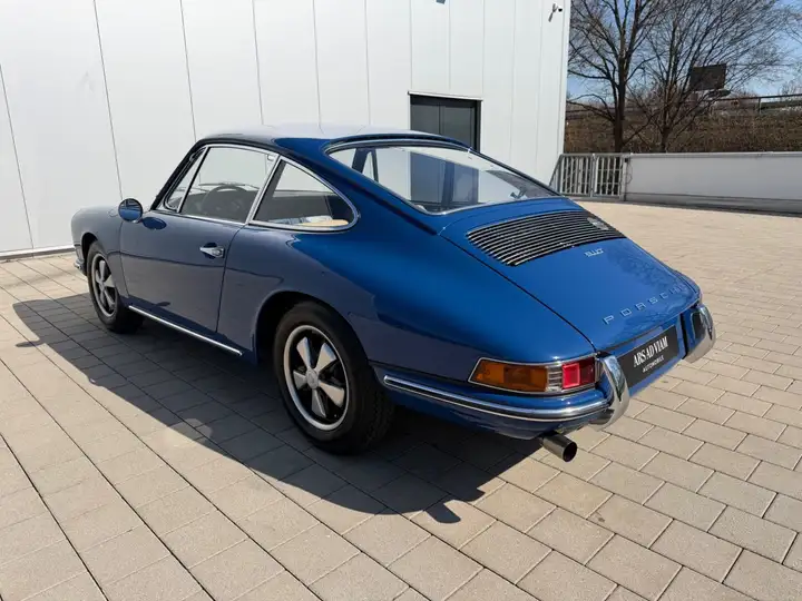 911 L — Exterior