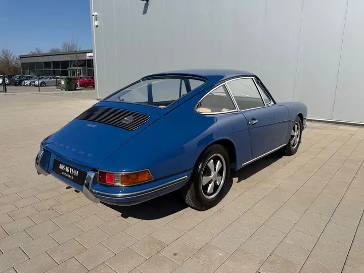 911 L — Exterior