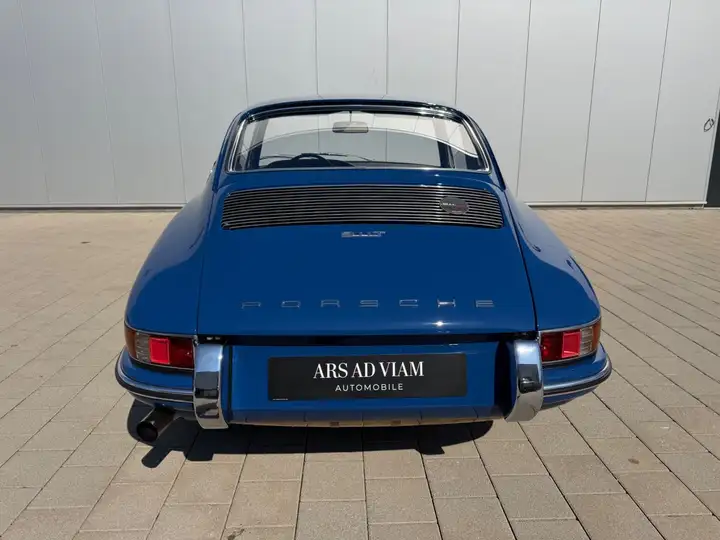 911 L — Exterior