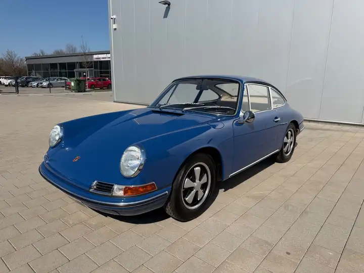 911 L — Exterior