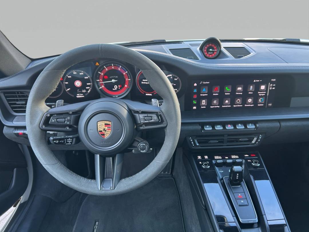 Carrera GTS — Interior