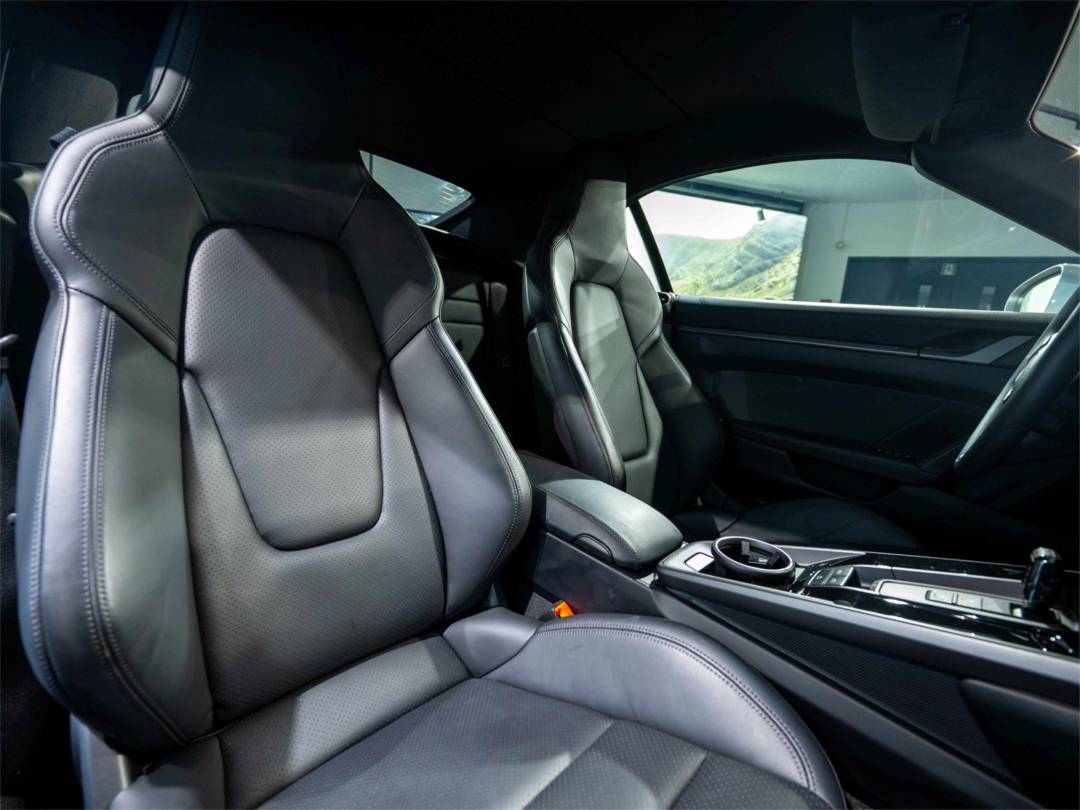 Carrera Cabriolet — Interior