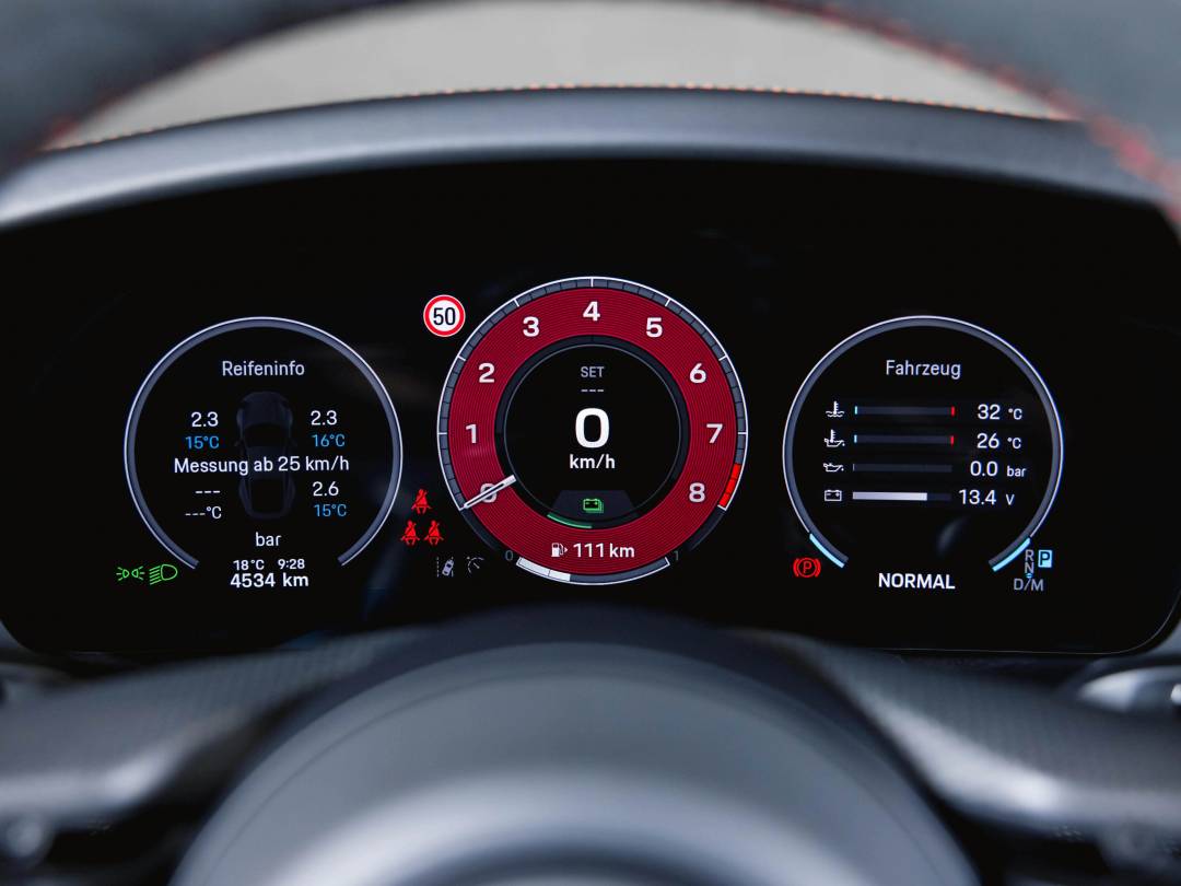 Carrera 4 GTS T-Hybrid — Interior