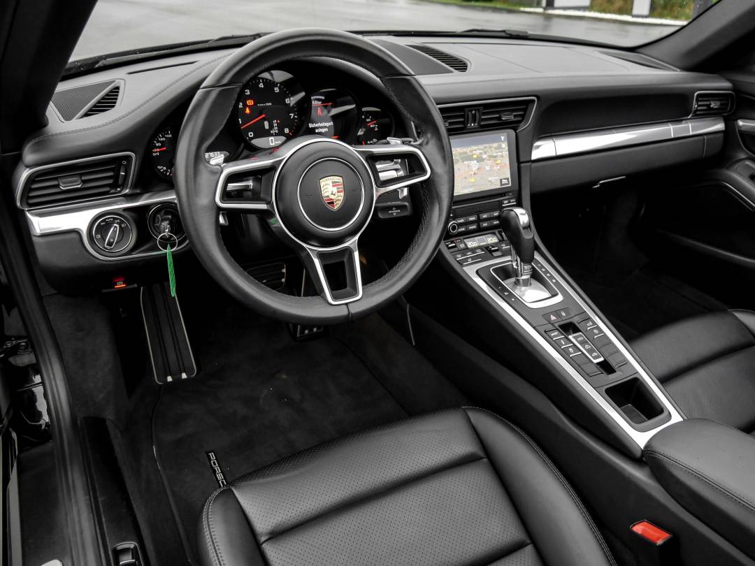 Carrera Cabriolet — Exterior