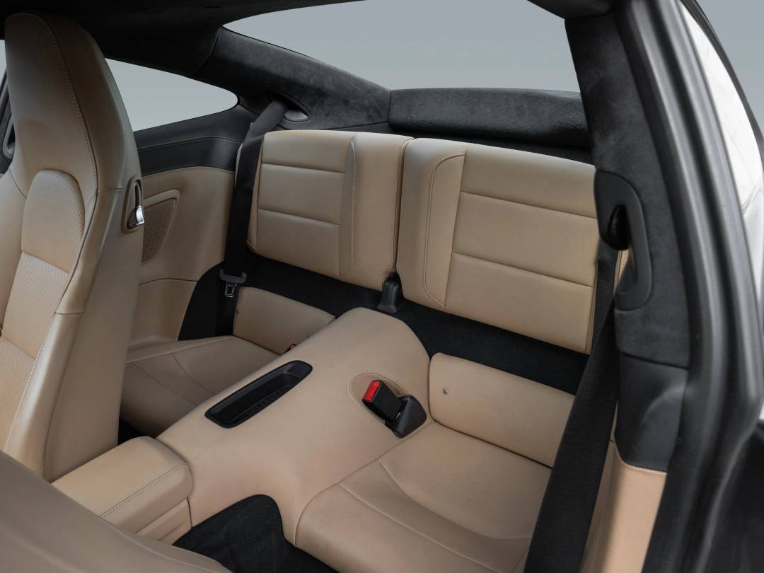 Carrera GTS — Interior
