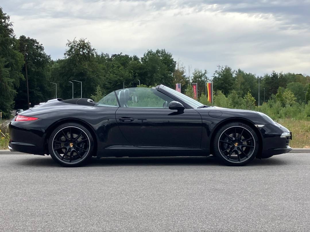 Carrera Cabriolet — Exterior