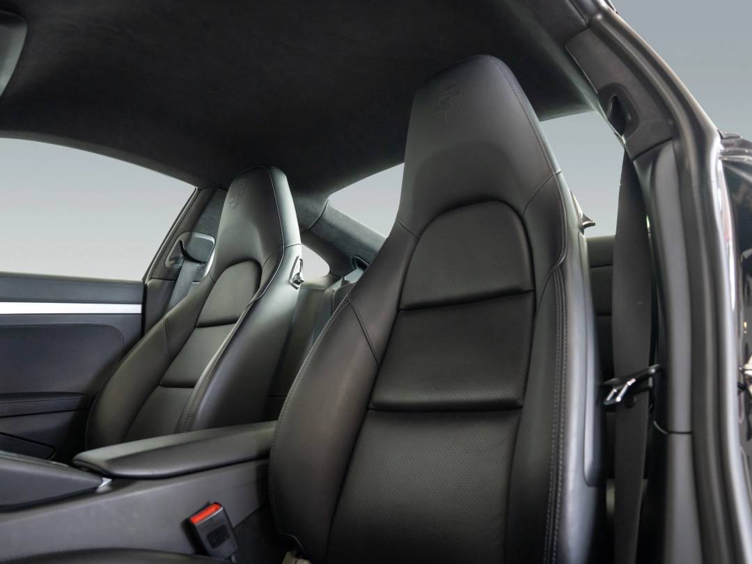 Carrera 4S — Interior