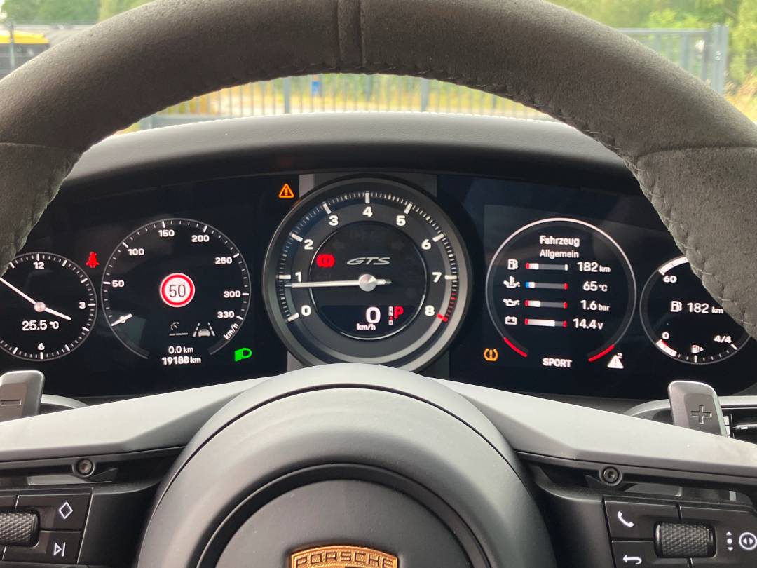 Carrera GTS Cabriolet — Interior
