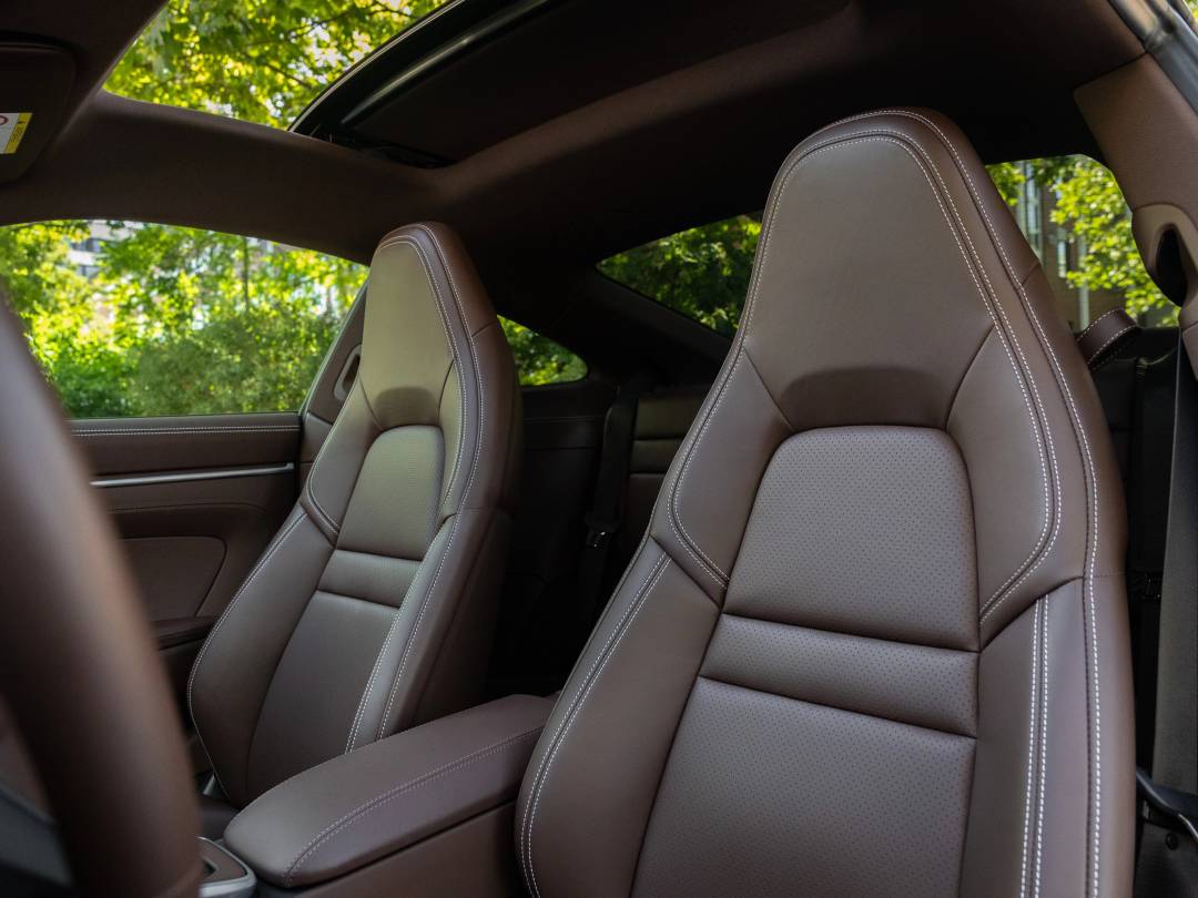 Carrera 4 GTS — Interior
