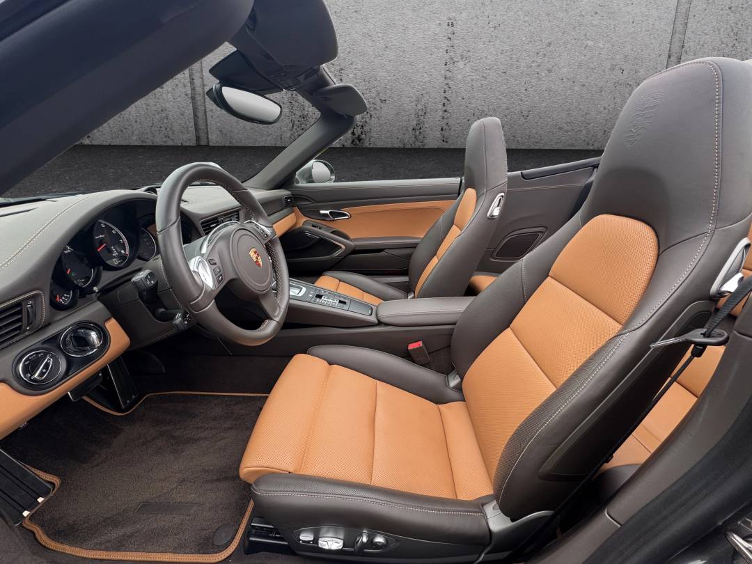 Turbo Cabriolet — Interior