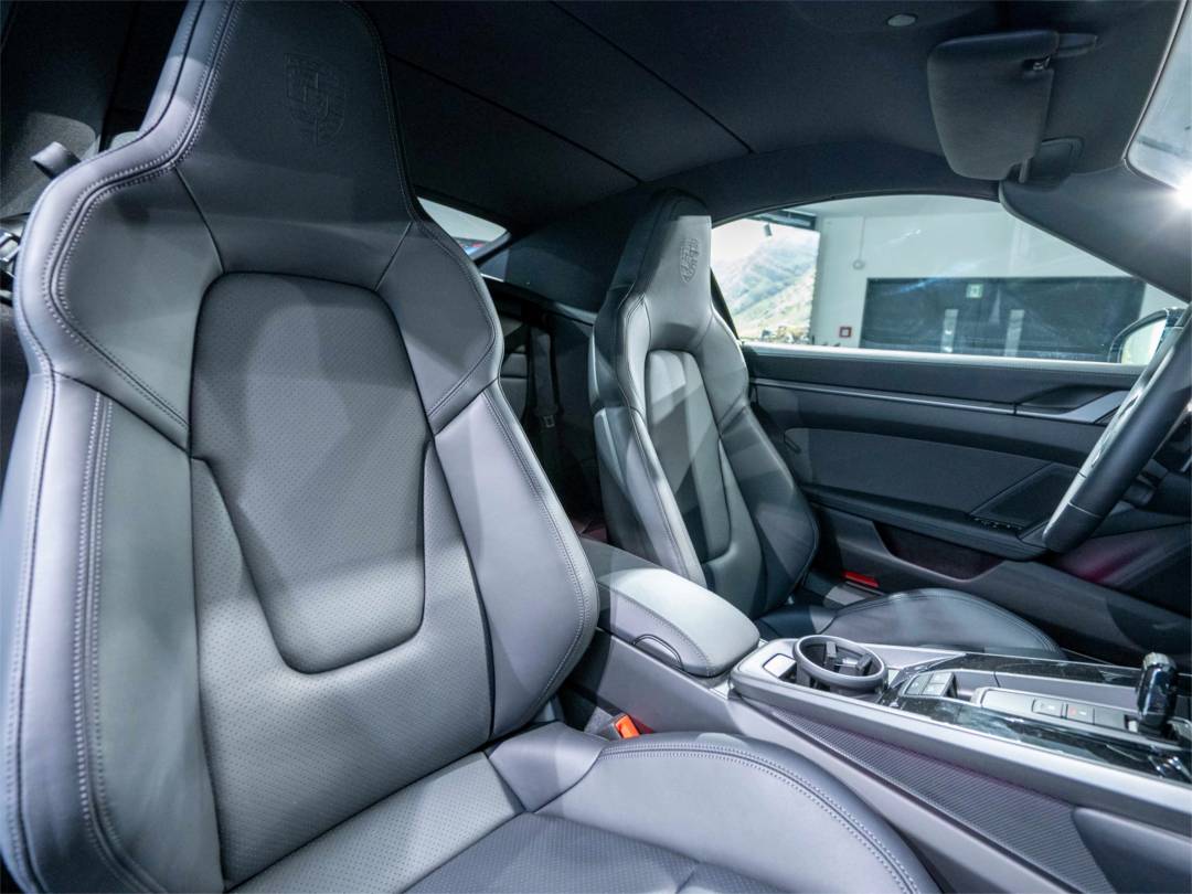 Carrera Cabriolet — Interior
