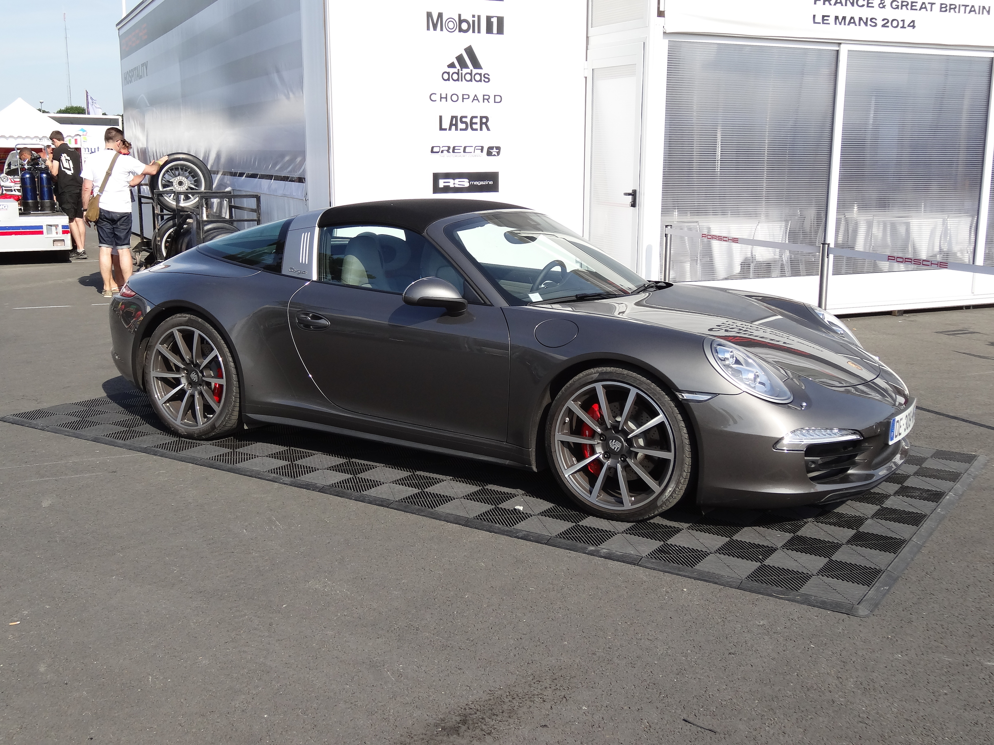 Targa 4 — Exterior