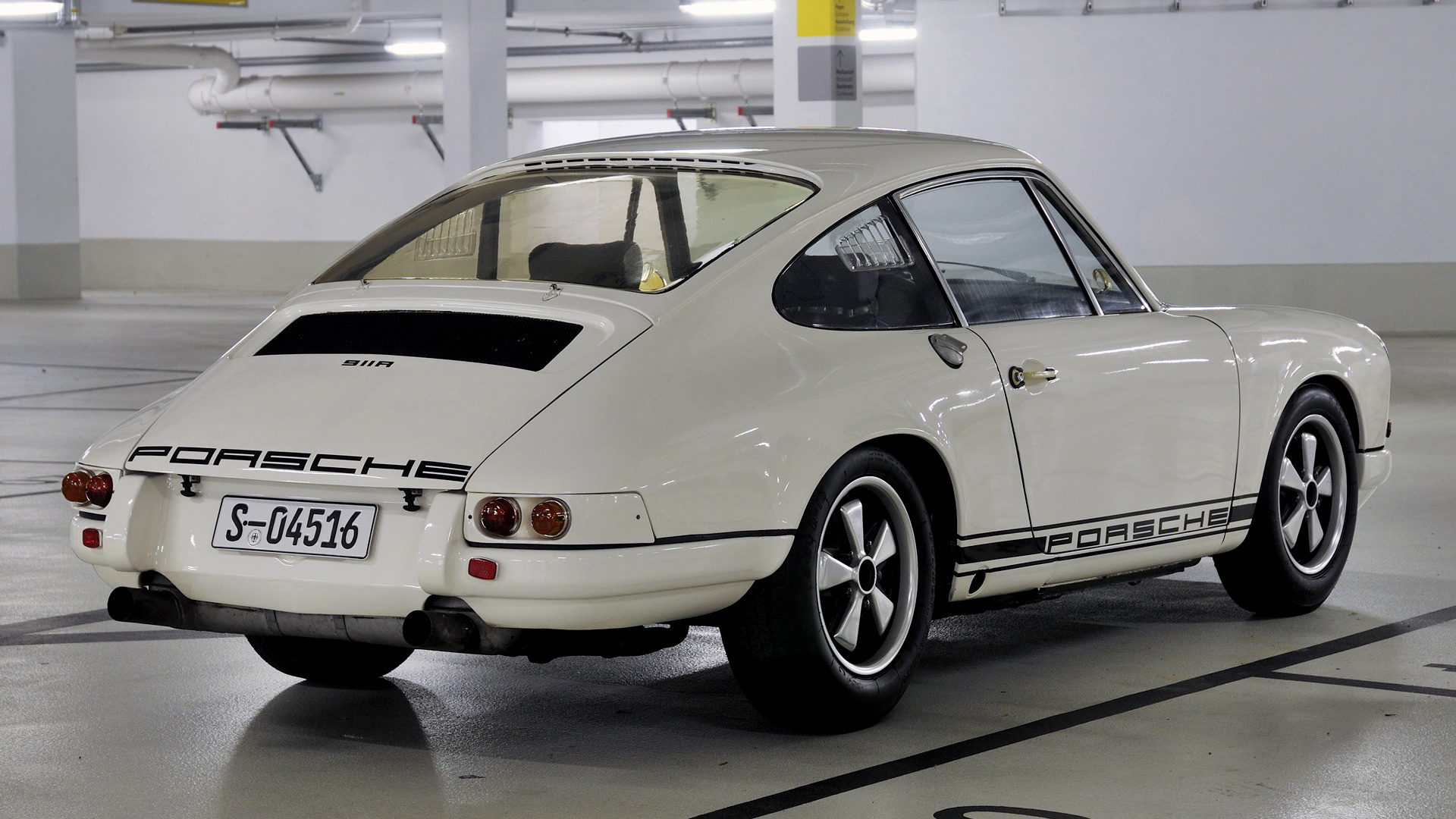 911 R — Exterior