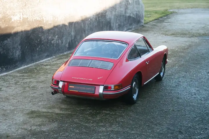 911 E 2.0 — Exterior