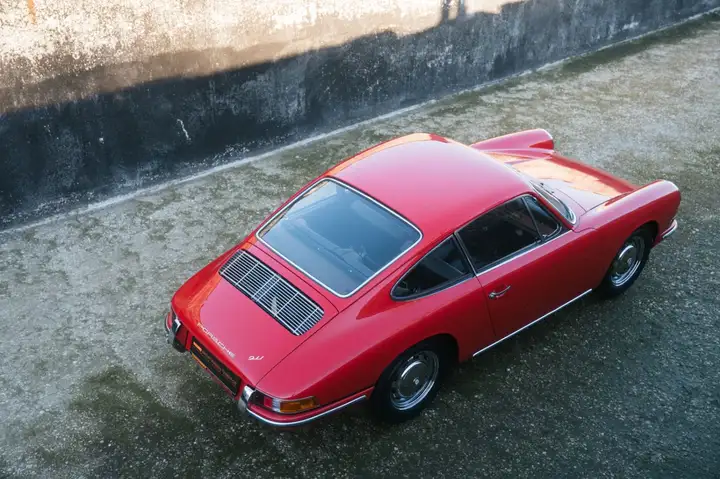 911 E 2.0 — Exterior