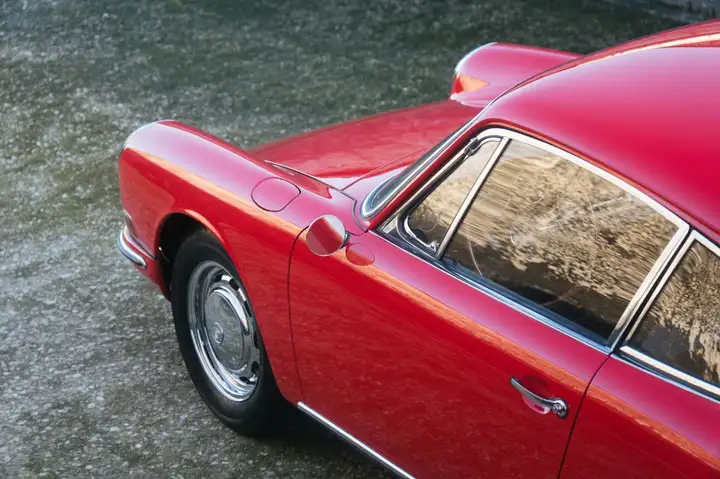 911 E 2.0 — Exterior