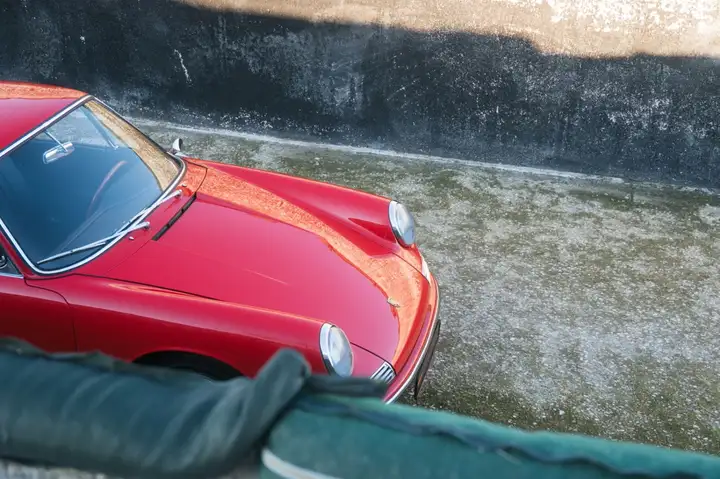 911 E 2.0 — Exterior
