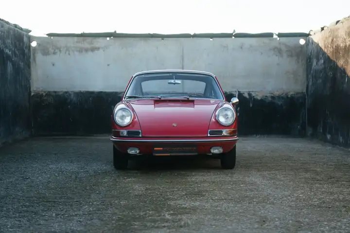911 E 2.0 — Exterior