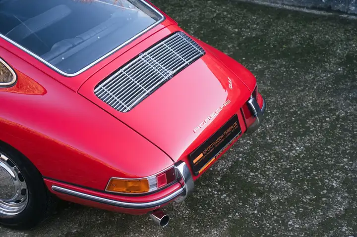 911 E 2.0 — Exterior