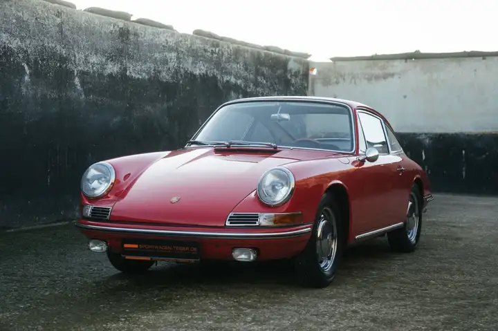 911 E 2.0 — Exterior