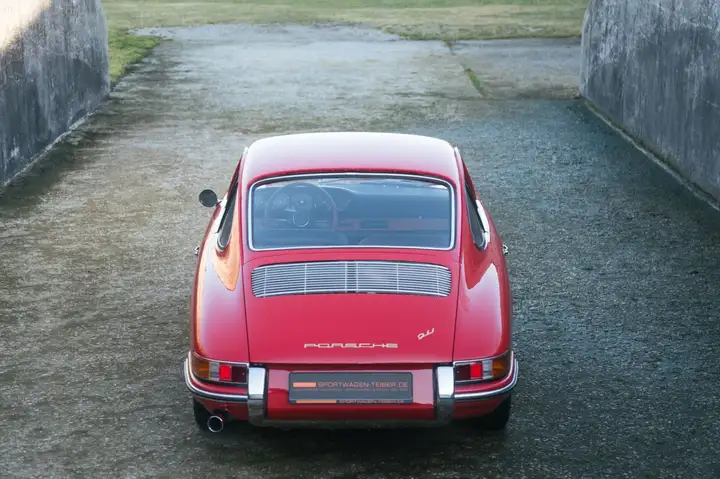 911 E 2.0 — Exterior