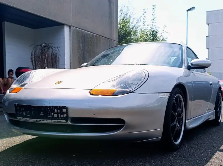 Carrera — Exterior