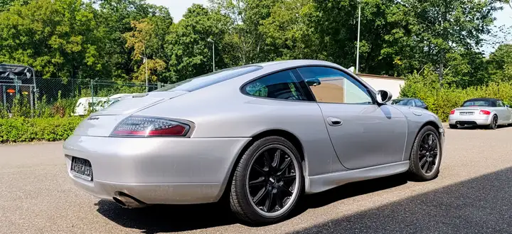 Carrera — Exterior