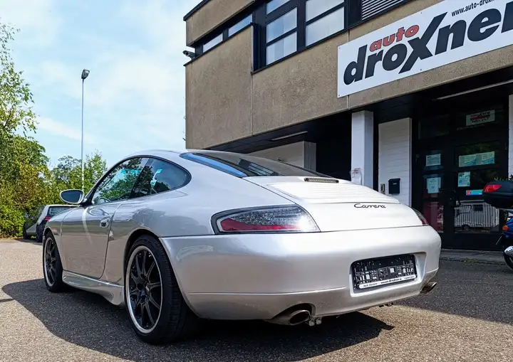 Carrera — Exterior