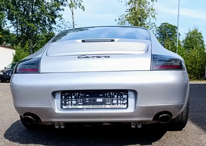 Carrera — Exterior